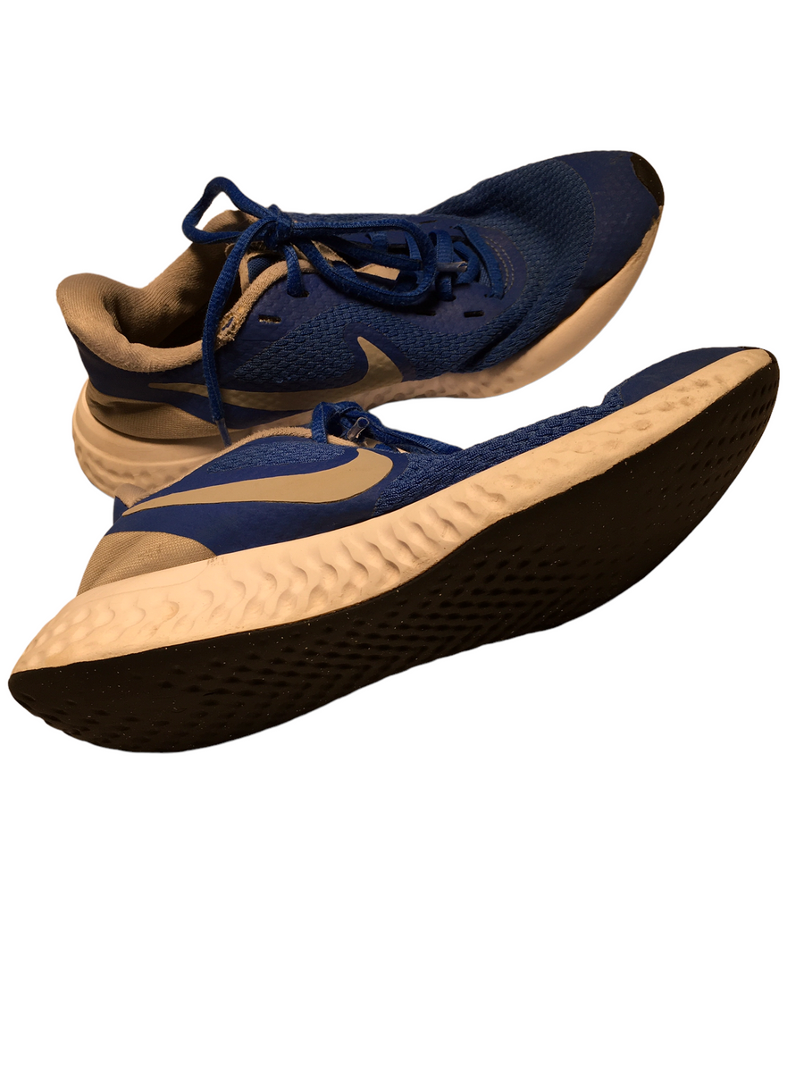 Boys trainers deals uk