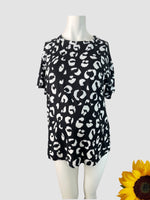 New Look Maternity Monochrome Print Boxy S/S Top - Size Maternity S UK 8-10