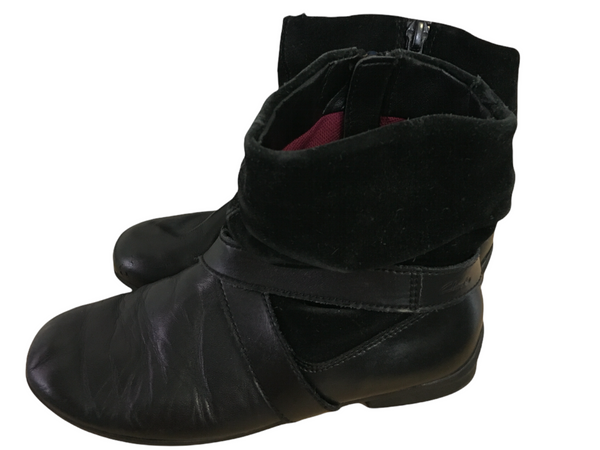 Clarks girls black boots 2025